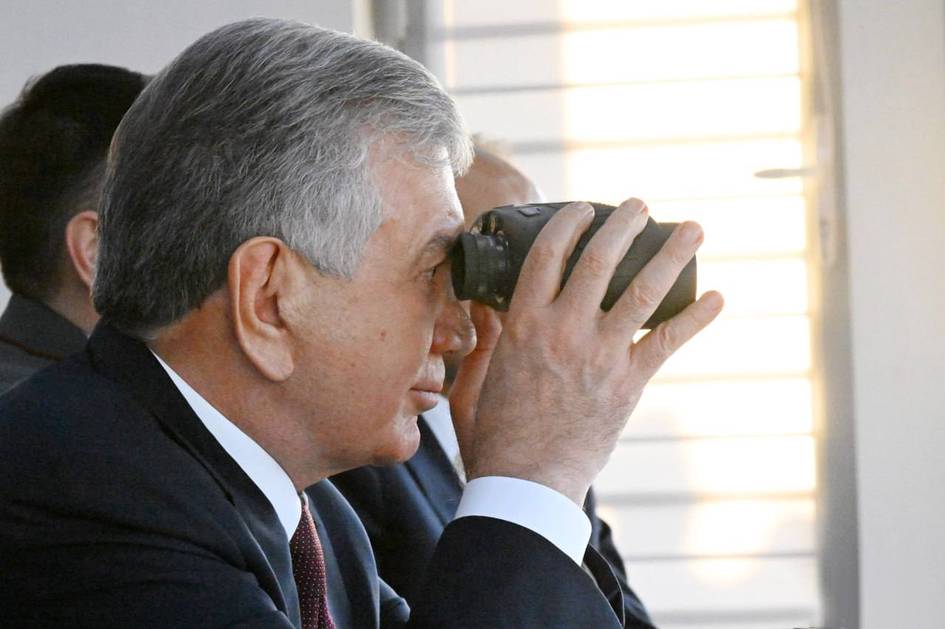 Президент Мудофаа вазирлиги қўшинларининг комплекс ҳарбий машқларини кузатди